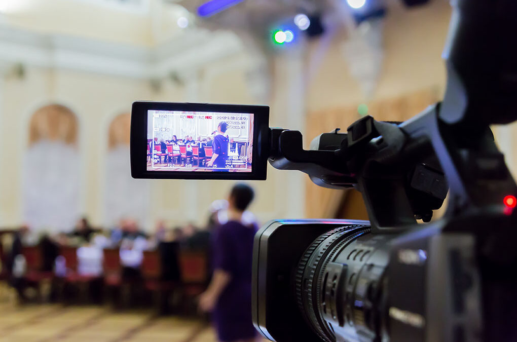 Wedding videographer filming during a Rome wedding, service bundled with the photography package