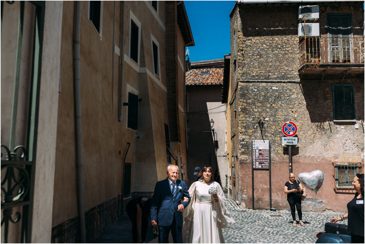 Gli sposi durante la cerimonia al Ristorante Sibilla a Tivoli