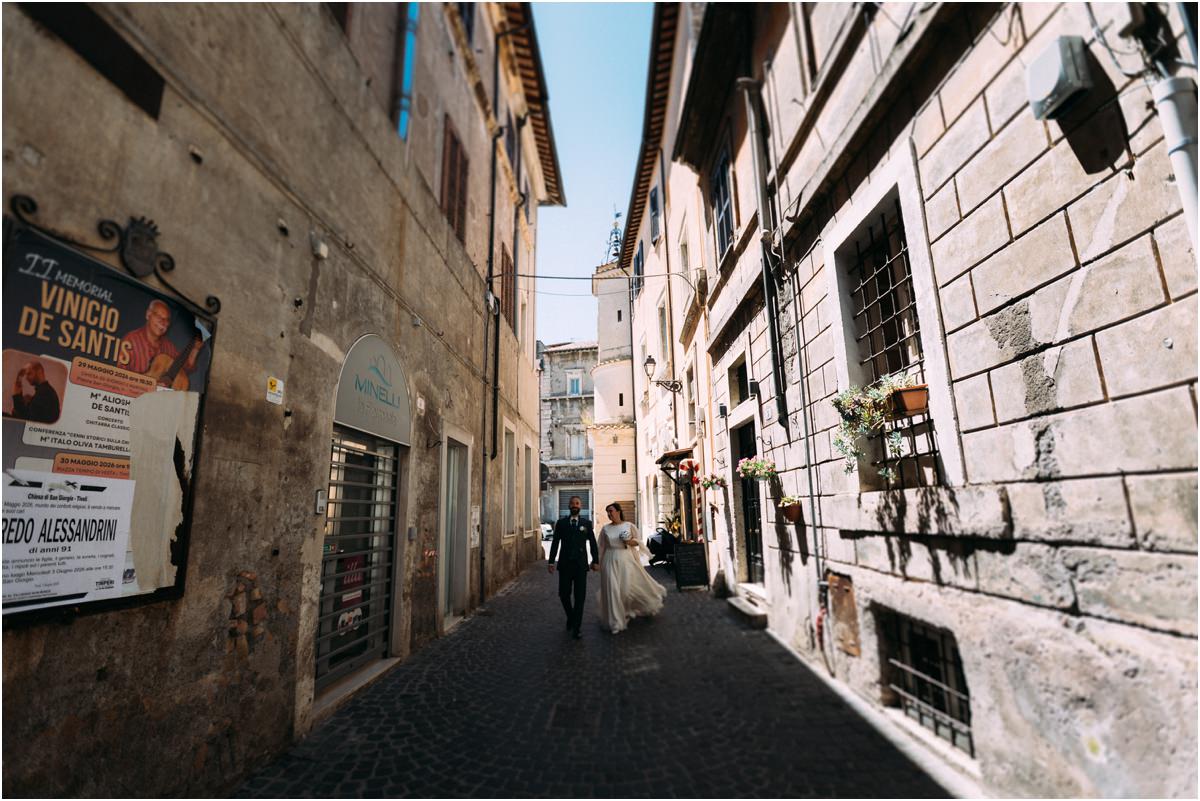 Ritratto degli sposi durante la passeggiata a Tivoli