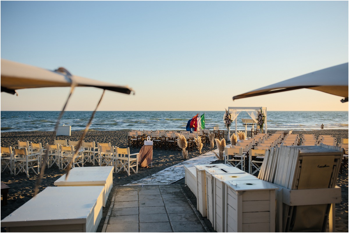 Allestimento del ricevimento in spiaggia a Fregene
