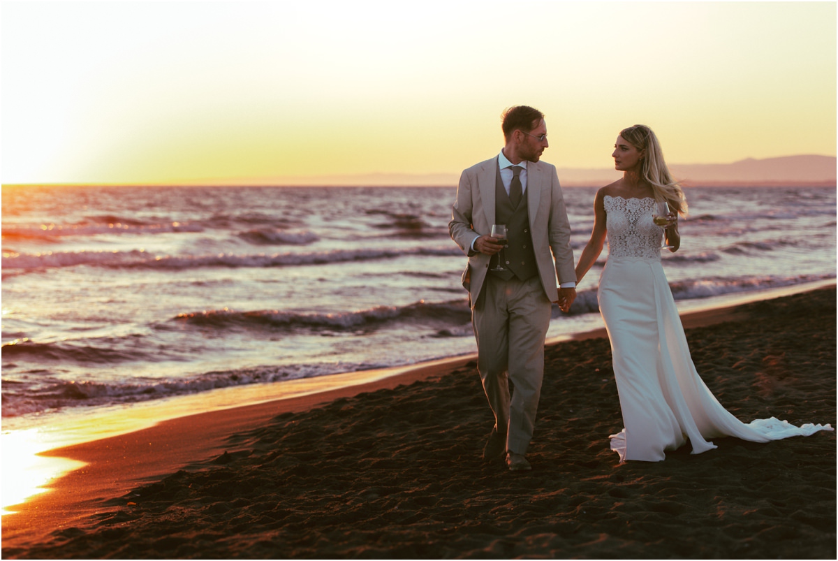 Ritratto sposi al matrimonio in spiaggia a Fregene