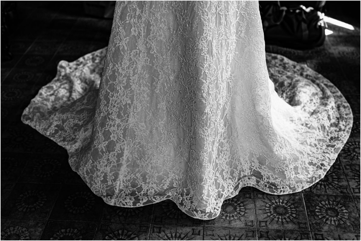 Preparazione del vestito della sposa a Villa del Cardinale