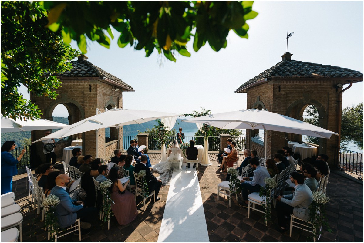 Inizio della cerimonia civile a Villa del Cardinale con vista sul Lago Albano