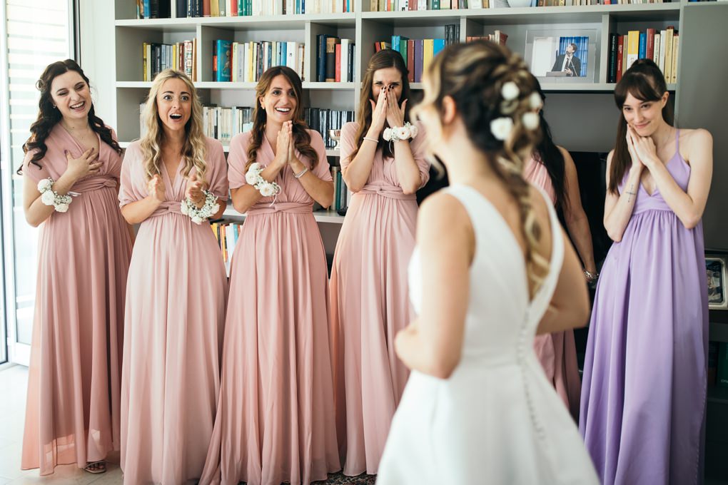 Sposa durante i preparativi in un reportage di matrimonio a Roma