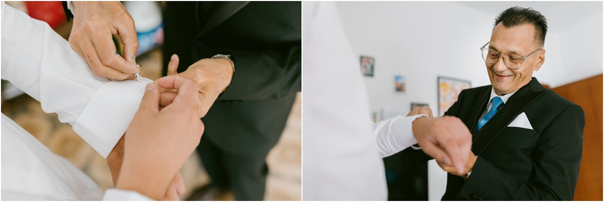 Un familiare aiuta lo sposo ad allacciare i gemelli della camicia