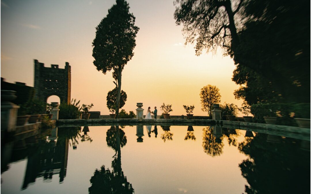 Andrea e Valentina al tramonto nella peschiera di Villa d'Este a Tivoli