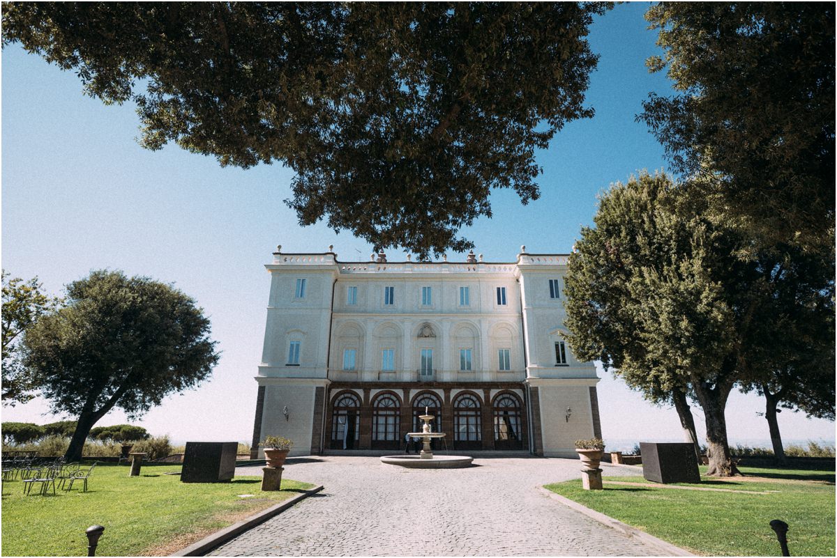 Facade of Park Hotel Villa Grazioli in Grottaferrata under a blue sky on Miriana and Angus wedding day