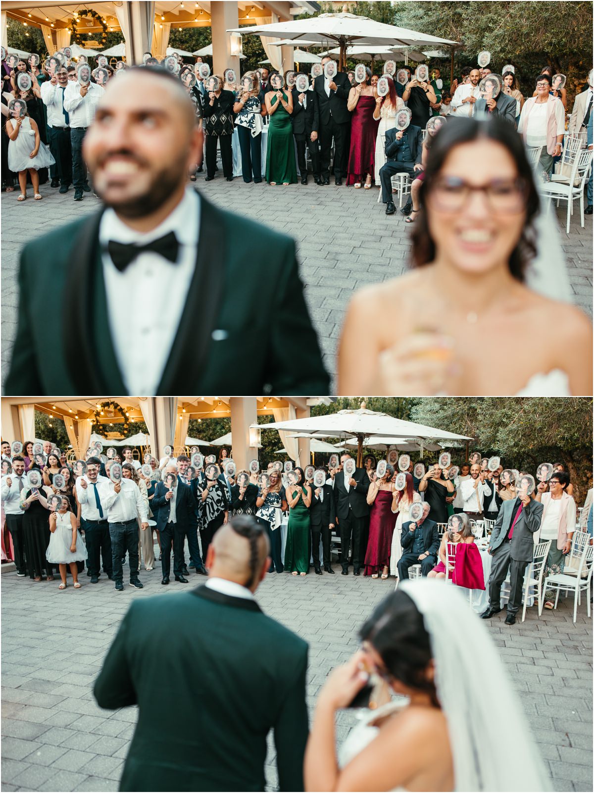 La sorpresa Martina e Davide accolti dagli ospiti che tengono davanti al viso le maschere con le loro facce, nel giardino di Le Jardin Potager