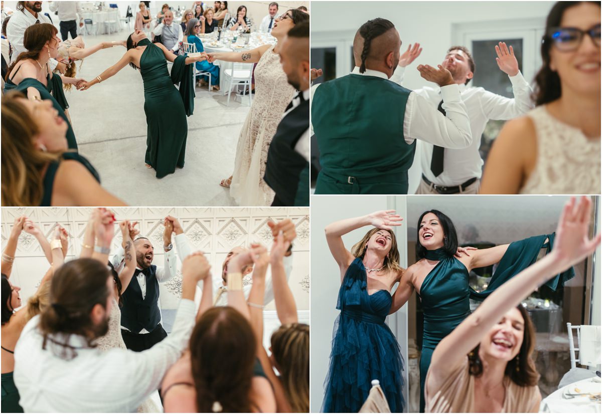 Si balla Gli ospiti ballano in cerchio e ridono in sala insieme a Martina e Davide