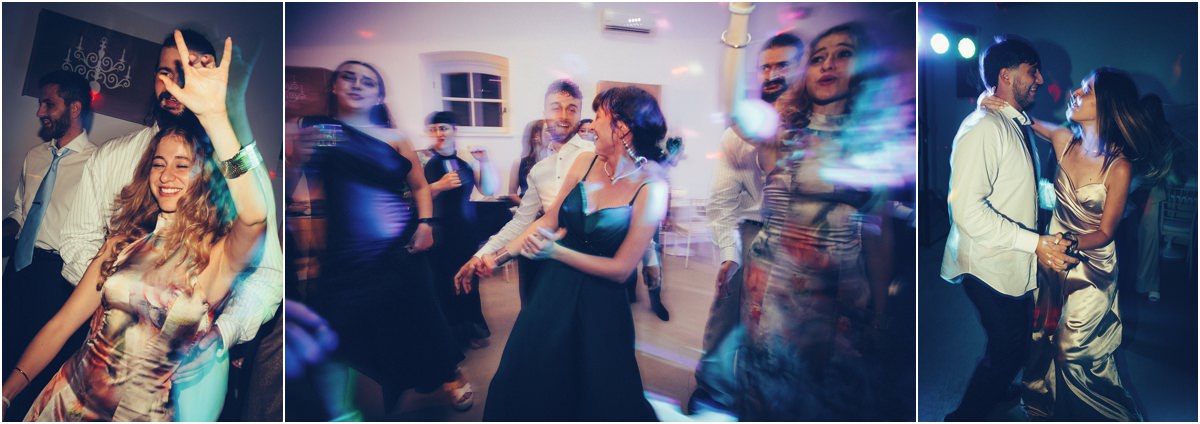 Balli Ospiti che ballano a coppie e in gruppo tra luci e movimento in sala