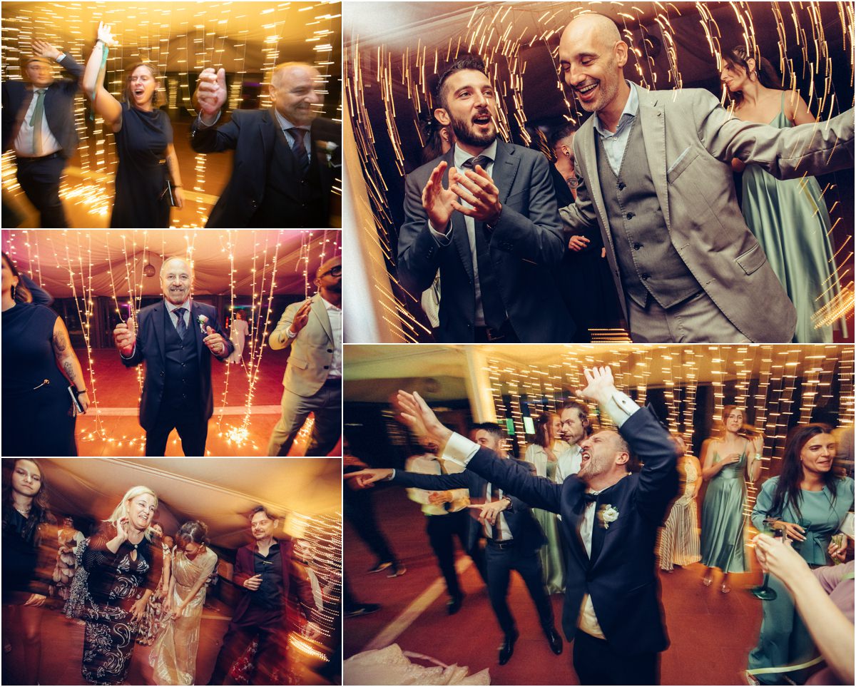 Balli degli invitati Amici e parenti ballano insieme sotto le luci della festa